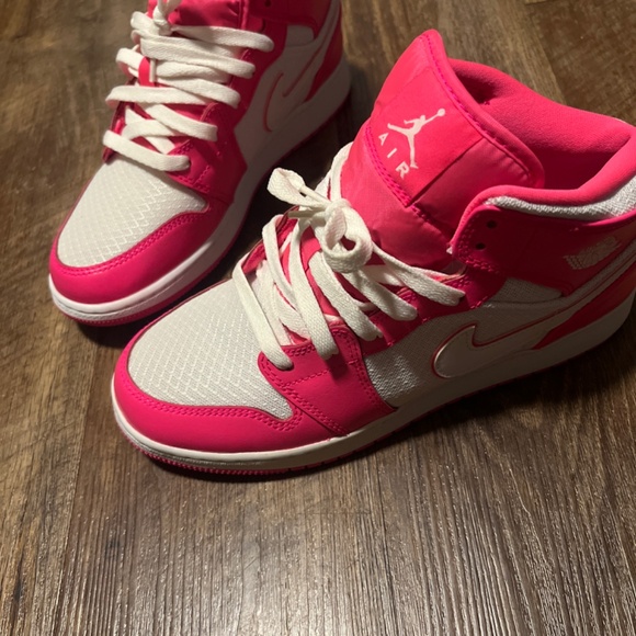 Womens Air Jordan’s - never worn - Picture 7 of 7